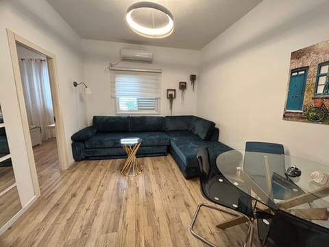 2 Bedrooms Apartment " Marcheliz " in Bat-yam Wohnung in Tel Aviv District