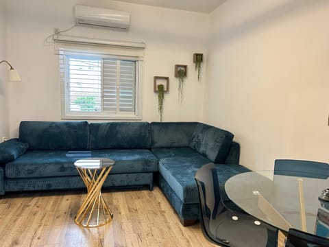 2 Bedrooms Apartment " Marcheliz " in Bat-yam Wohnung in Tel Aviv District