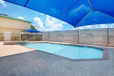 Days Inn by Wyndham San Antonio Airport Hotel in San Antonio