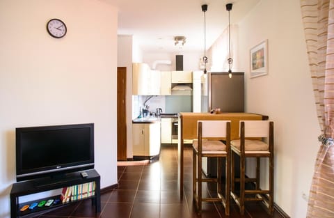 Kitchen or kitchenette, Photo of the whole room, Dining area