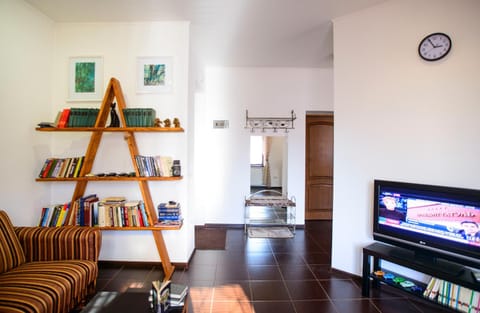 Library, TV and multimedia, Seating area, Area and facilities