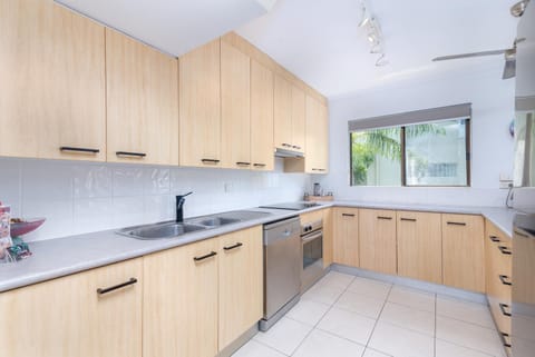 Kitchen or kitchenette, dishwasher, minibar, pet friendly, stove