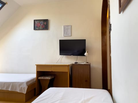 Pestújhely Panzió-étterem Bed and Breakfast in Budapest