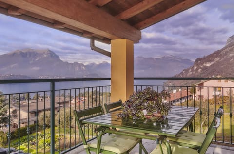 Patio, Natural landscape, View (from property/room), Balcony/Terrace, Lake view, Mountain view