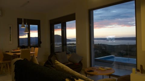 Living room, Seating area, Mountain view, Sea view, Swimming pool, Sunset