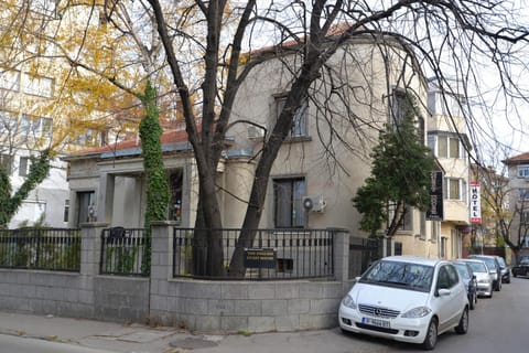 The English Guest House Bed and Breakfast in Ruse