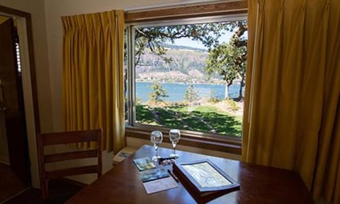 Westcliff Lodge Hotel in Hood River