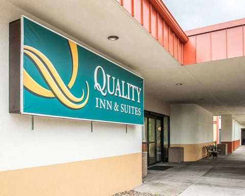Quality Inn & Suites Kansas City I-435N Near Sports Complex Hotel in Kansas City