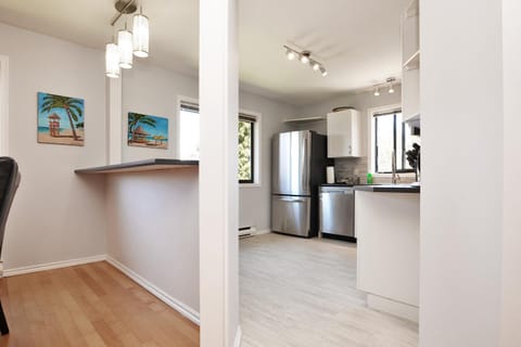 Hillside Area Brand new Apartment 20 Condo in Victoria