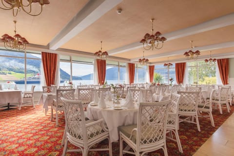 Restaurant/places to eat, Banquet/Function facilities, Mountain view