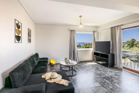 Day, TV and multimedia, Living room, Sea view