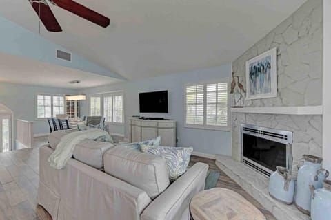 Surrounded By Sea Breezes Maison in Holmes Beach