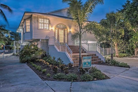 Surrounded By Sea Breezes Casa in Holmes Beach