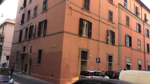 Casa Cavallotti - modern apartment between Train station and Port Apartamento in Civitavecchia