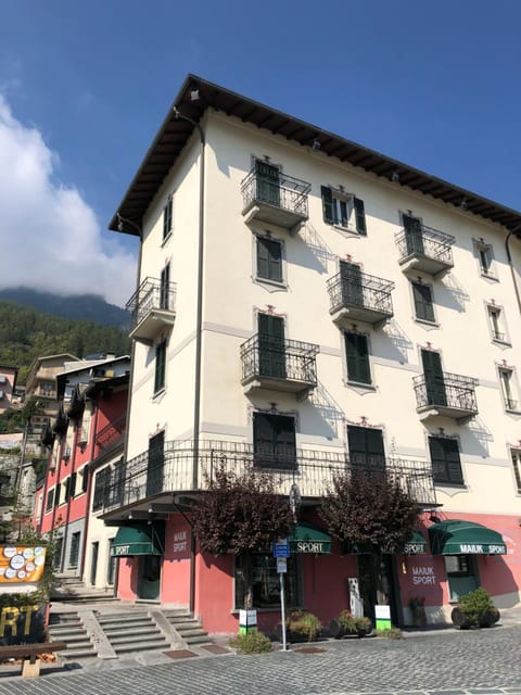 Facade/entrance, Street view