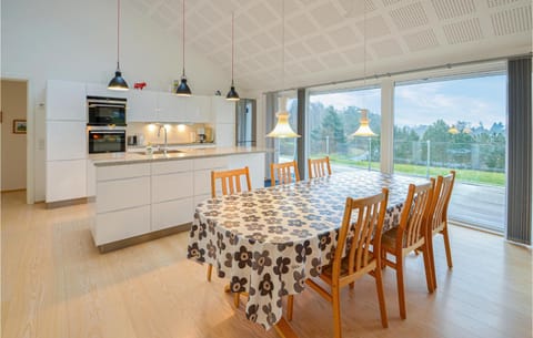 Beautiful Home In Ebeltoft With House Sea View House in Central Denmark Region