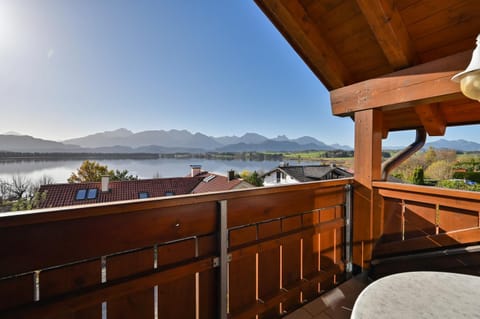 Natural landscape, View (from property/room), Balcony/Terrace, Lake view, Mountain view