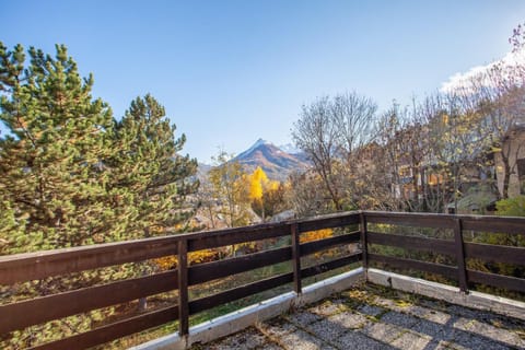 Chalet confortable à Briançon avec vue sur montagne Chalet in Briançon