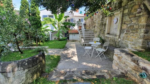 Day, Summer, Garden, Balcony/Terrace, On site, Pets