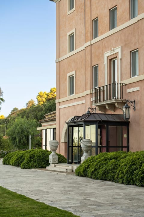 Property building, Day, Garden, Garden view