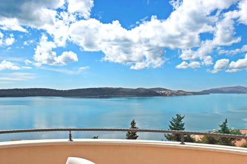 View (from property/room), Balcony/Terrace, Sea view