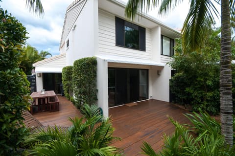 Patio, Facade/entrance, Garden