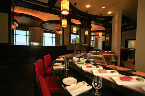 Restaurant/places to eat, Lounge or bar