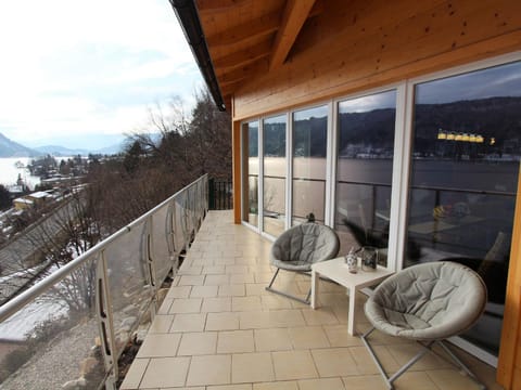 Apartment directly on Lake Ossiach in Carinthia Condominio in Villach
