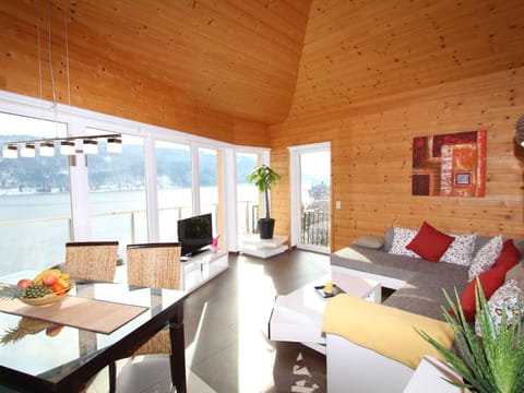 Apartment directly on Lake Ossiach in Carinthia Copropriété in Villach