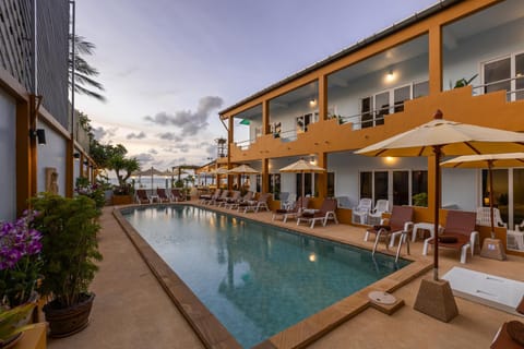 View (from property/room), Pool view, Swimming pool, sunbed