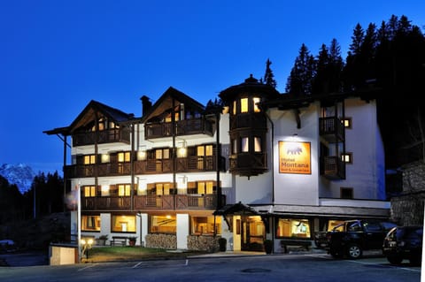 Property building, Facade/entrance, Night