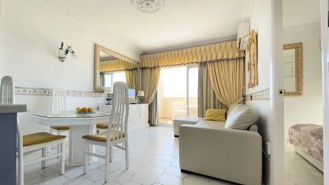 Beautiful apartment with sea views, Benal Beach Condominio in Benalmadena