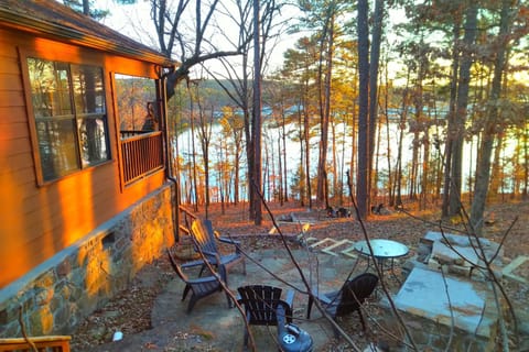 Greers Ferry Lake Cabin House in Heber Springs