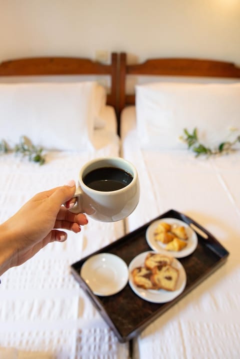 Bed, Food and drinks, Photo of the whole room, Bedroom, Breakfast, Continental breakfast