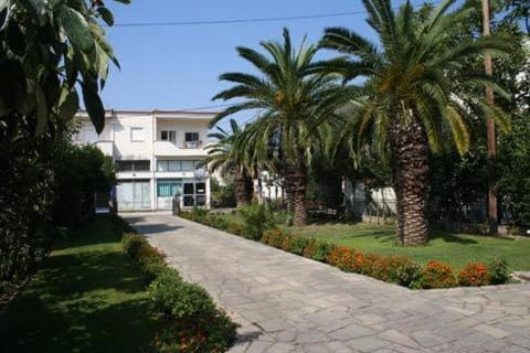 Facade/entrance, Garden