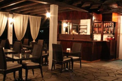 Restaurant/places to eat, Lounge or bar