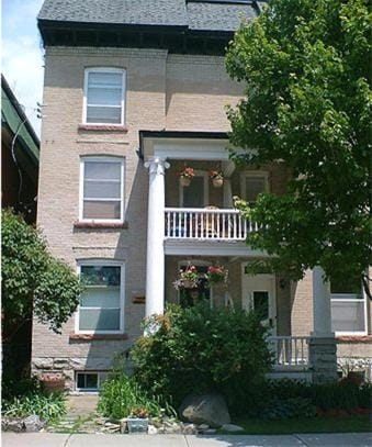Australis Guest House Bed and Breakfast in Gatineau