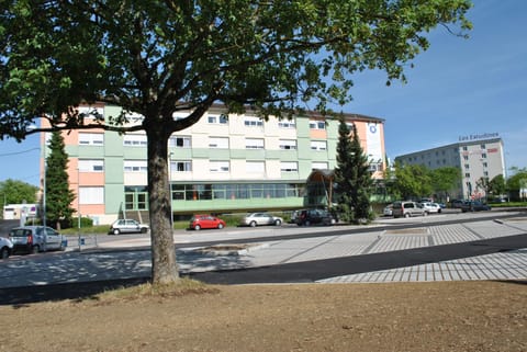 Property building, Facade/entrance, Street view, Parking