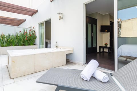 View (from property/room), Balcony/Terrace, towels