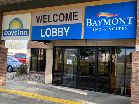 Baymont by Wyndham Flint Airport North Hotel in Flint
