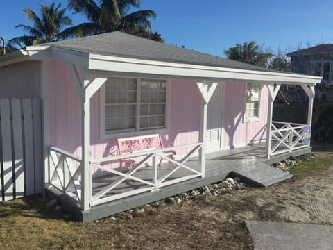 Bimini Seaside Villas - Pink Cottage with Beach View House in Bahamas