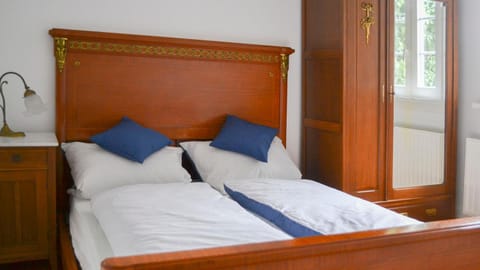 Photo of the whole room, City view, Garden view