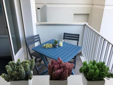 Balcony/Terrace, Beach, Inner courtyard view