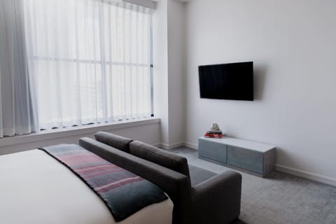 TV and multimedia, Seating area, Bedroom
