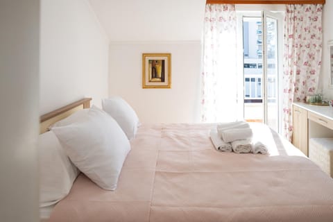 Bed, Coffee/tea facilities, View (from property/room), Balcony/Terrace, Bedroom