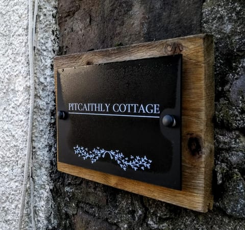 Pitcaithly Cottage House in Scotland