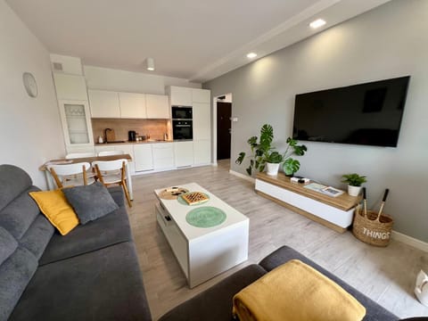 TV and multimedia, Kitchen or kitchenette, Living room, Seating area, Dining area