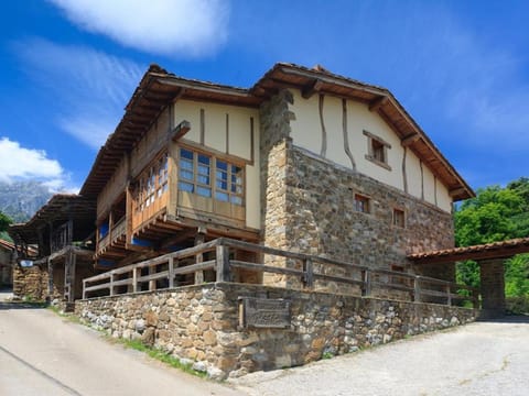 La Yosa de Arguebanes House in Cantabria