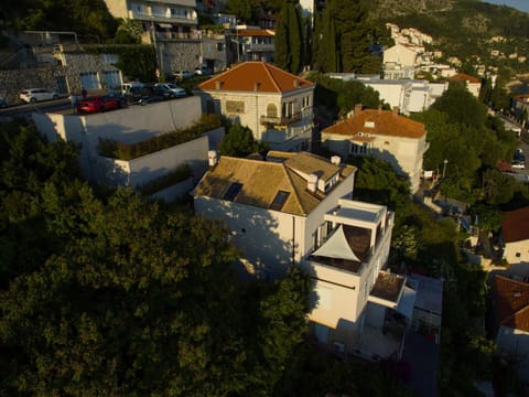 Property building, Bird's eye view, Garden, Parking