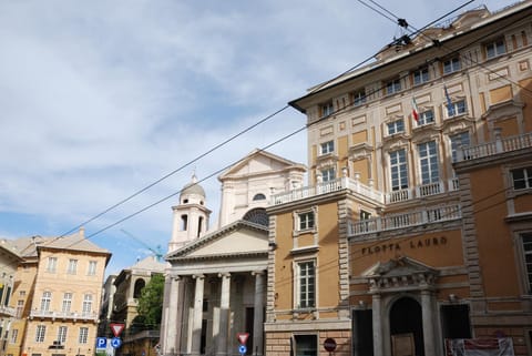 Facade/entrance